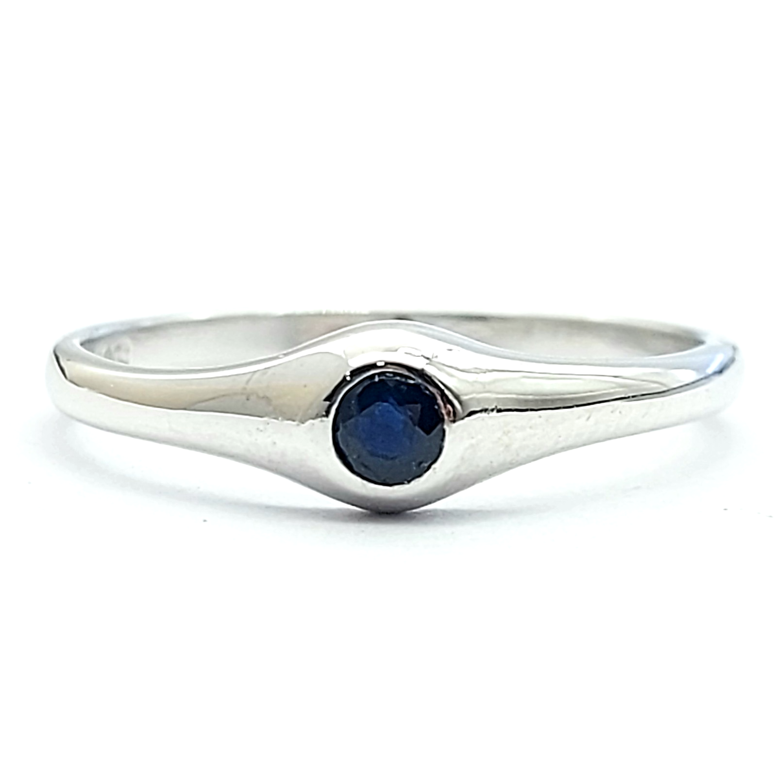 Ladies White Gold 9ct (375, 9K) Natural Sapphire Bezel Cyber Dainty Ring