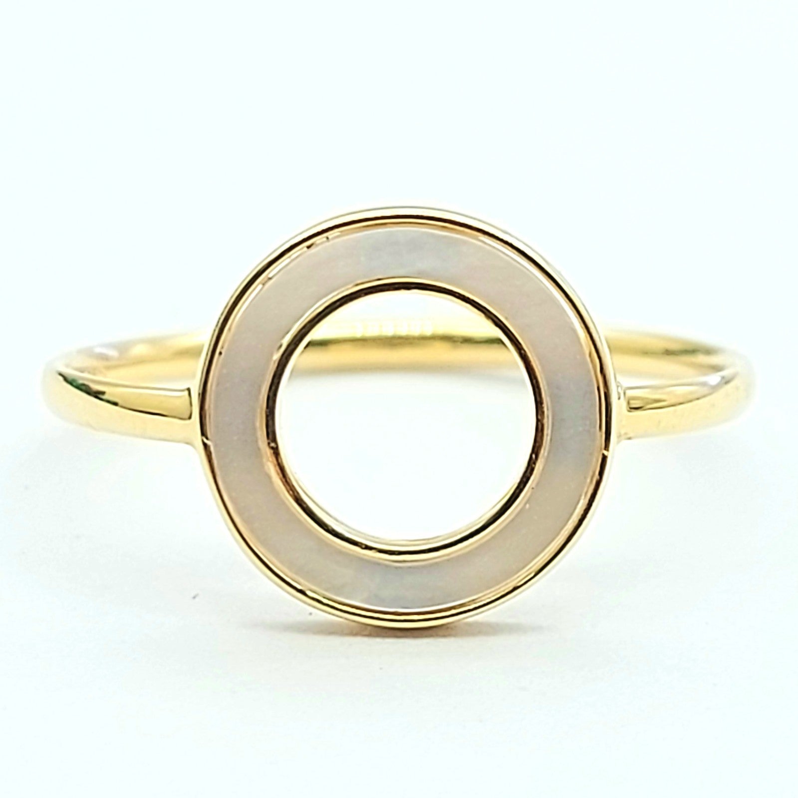 Ladies Italian Yellow Gold 9ct (375,9K) 'O' Shape Mother Of Pearl Ring