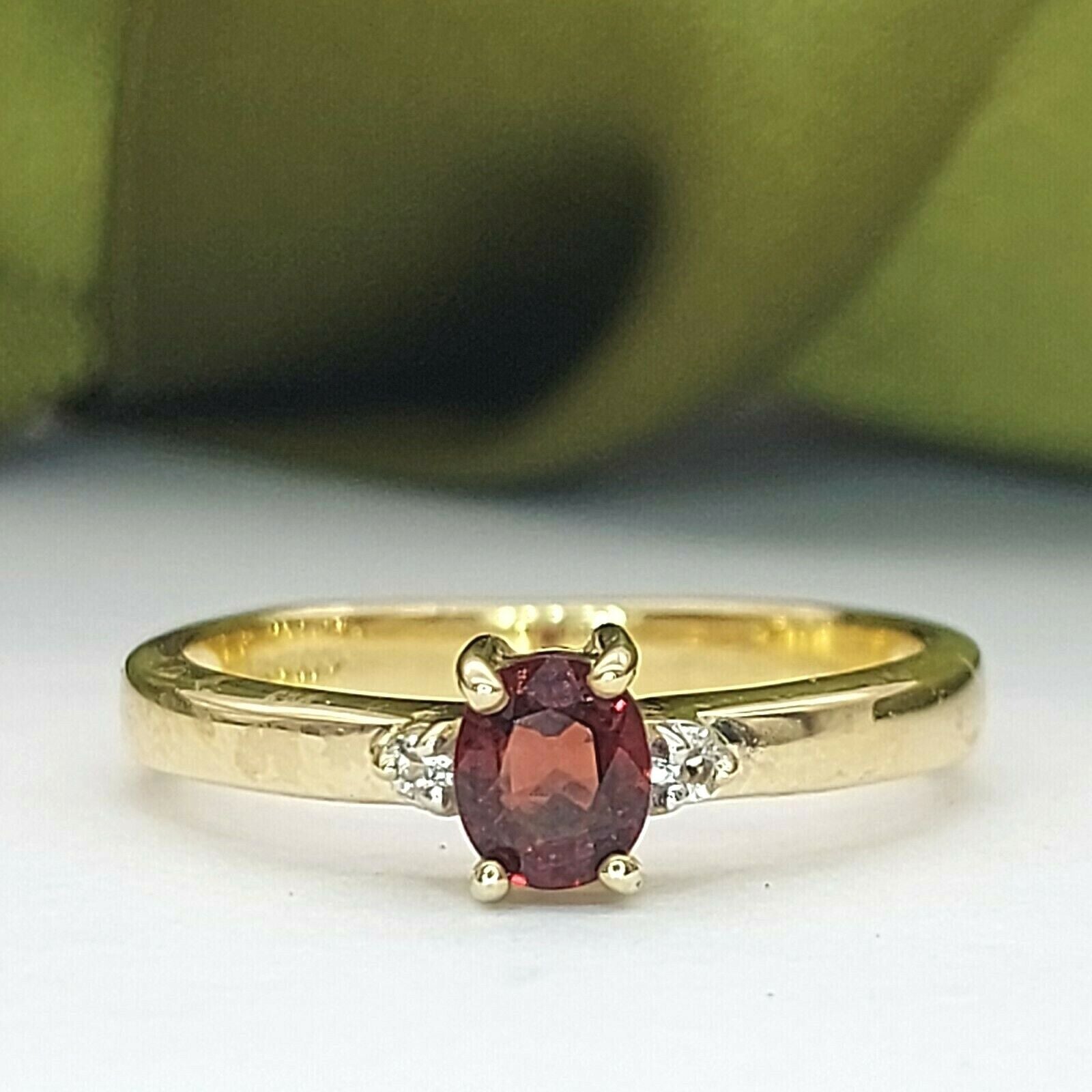 Ladies Ring 9ct (375, 9K) Yellow Gold Garnet & Diamond Chip Dress Ring