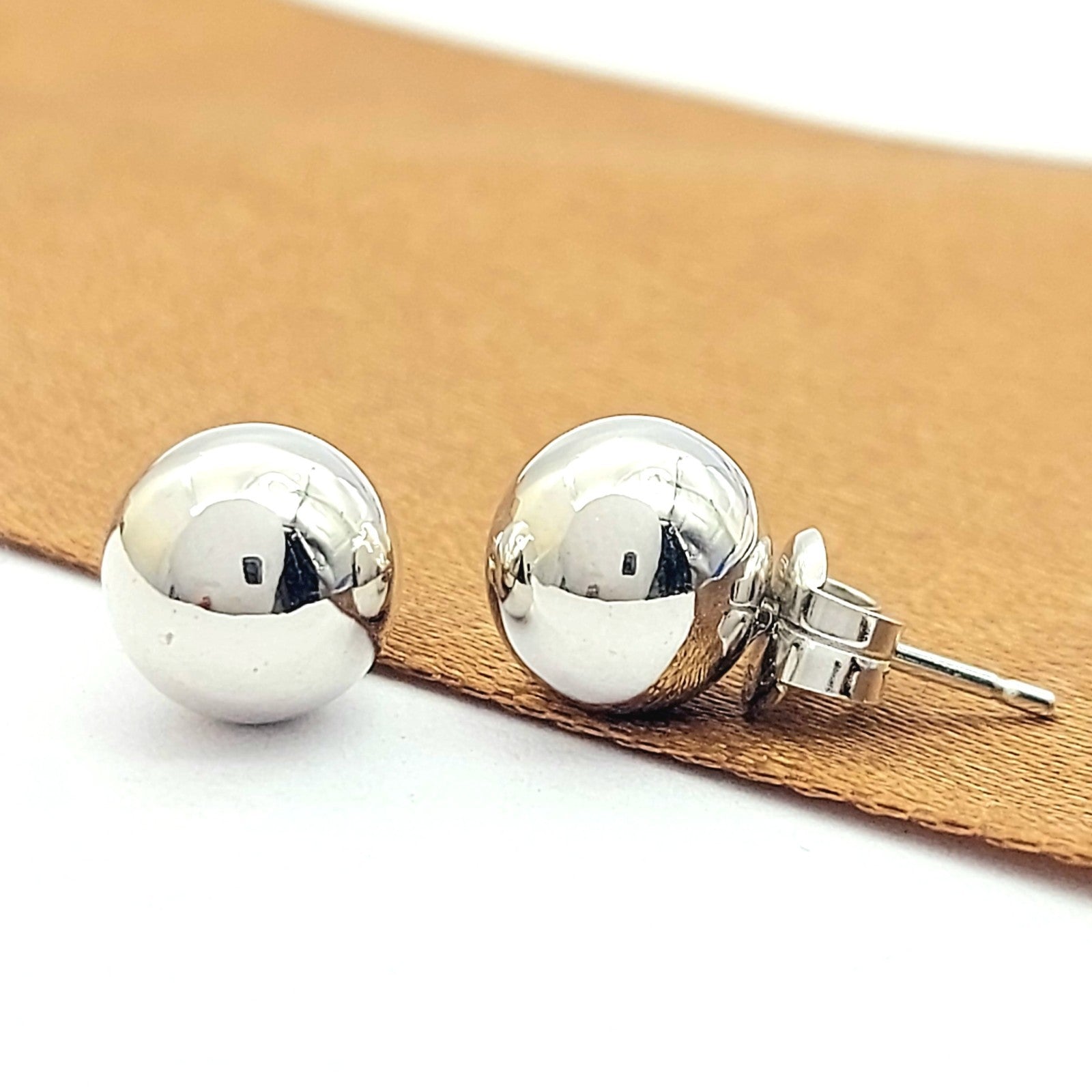 Ladies White Gold 18ct (750, 18K) Round Plain Ball Stud Earrings