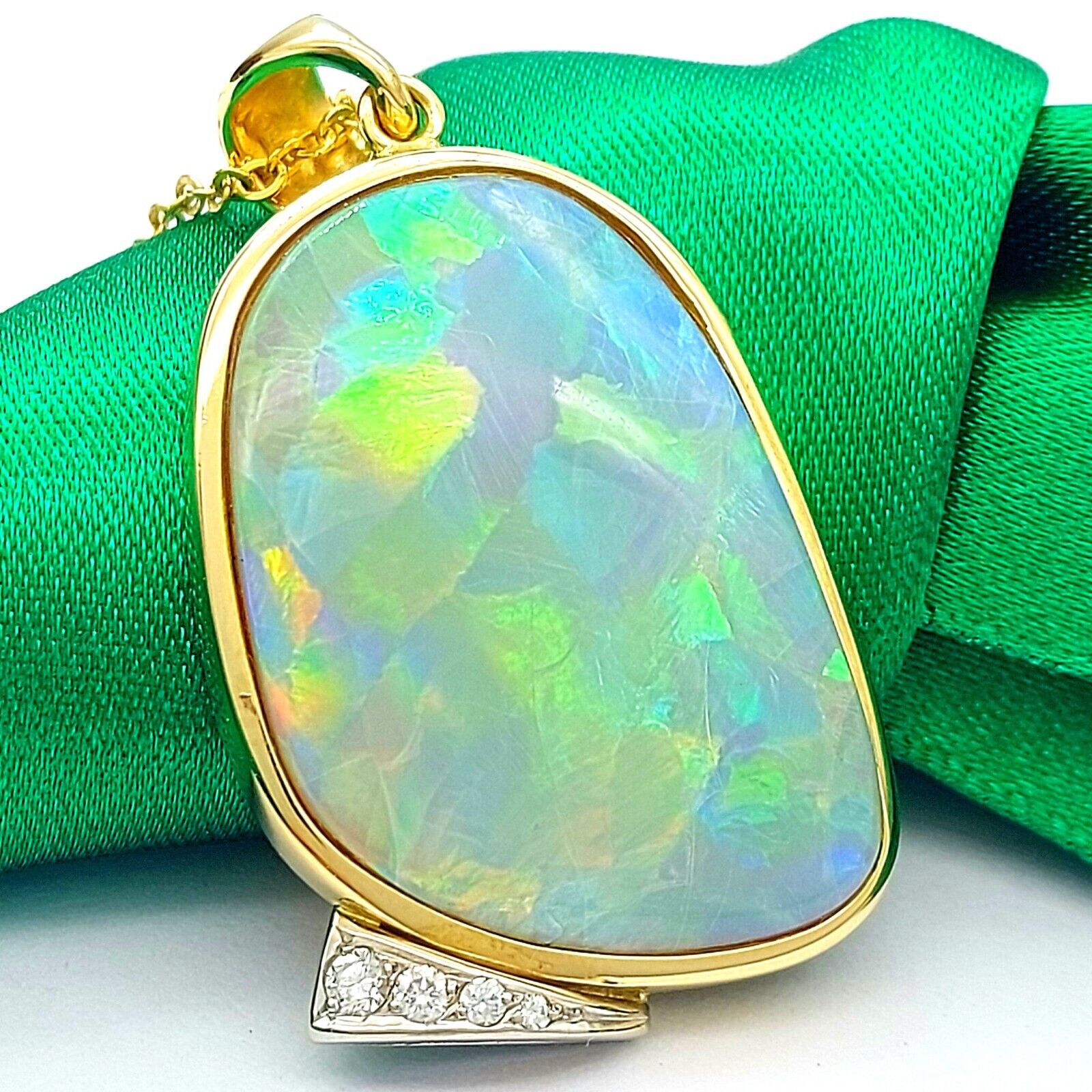 Ladies Yellow Gold 18ct (750,18K) High Quality Natural Opal Pendant W/ Val- 14k