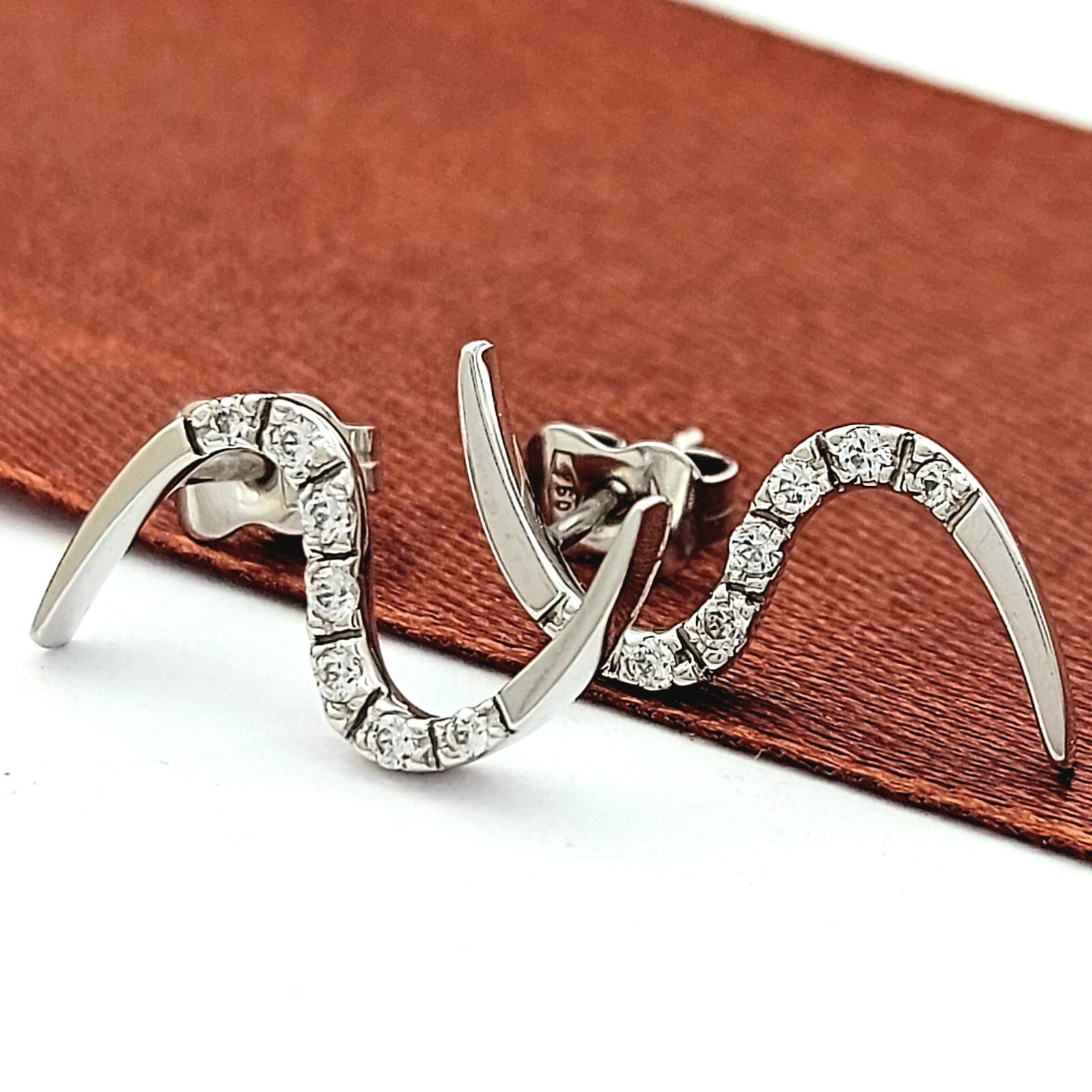 Ladies White Gold 18ct (750,18K) Diamantes 'S' Shaped Stud Earrings