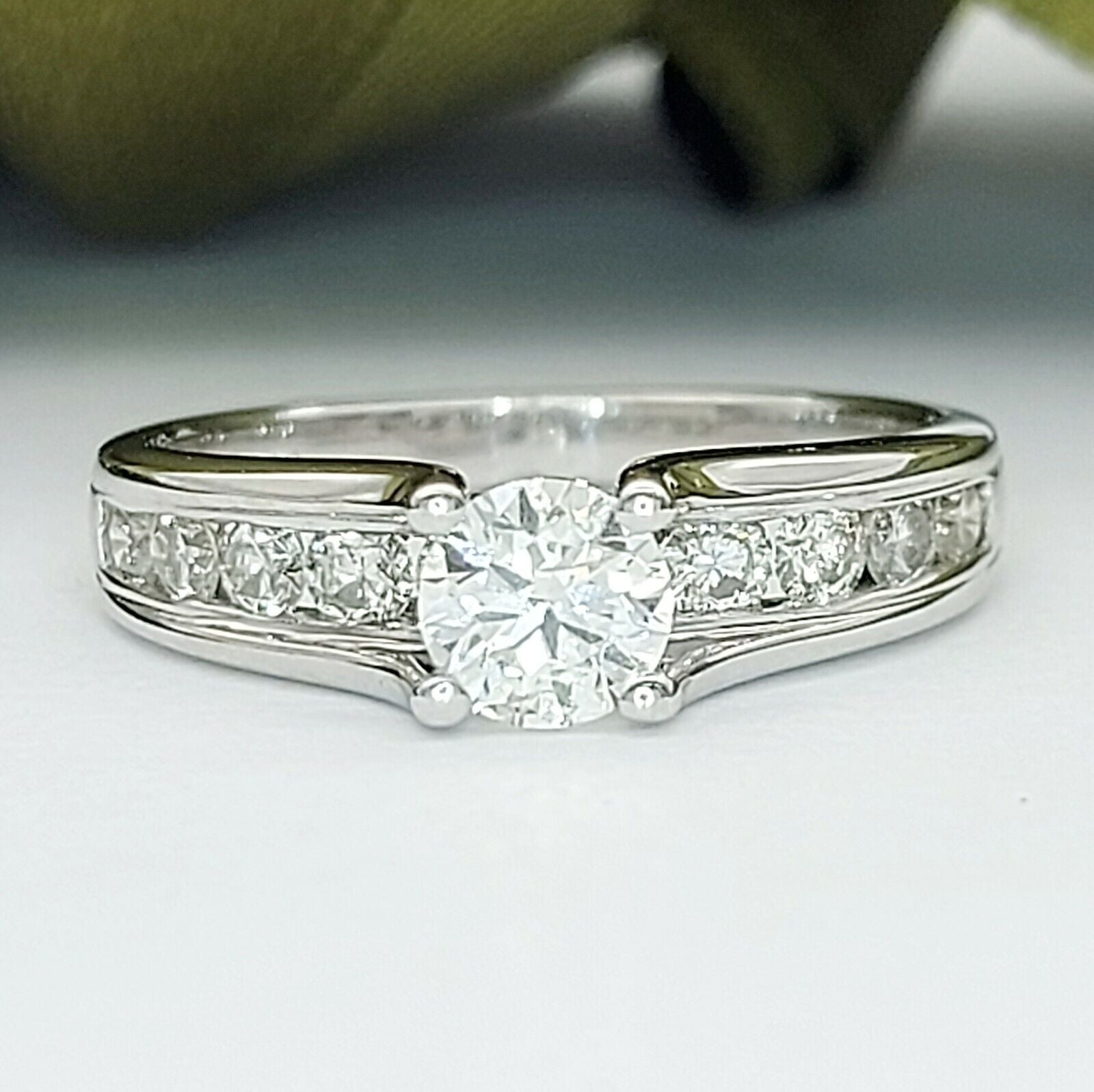 Ladies White Gold 18ct (750) Natural 1ct Diamond Engagement Ring W/ Value-$5344