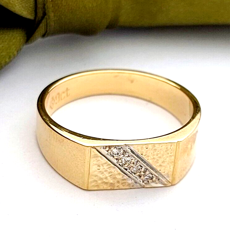 Unisex Signet Style Ring 9ct (375, 9K) Yellow Gold Diamond Chip Ring