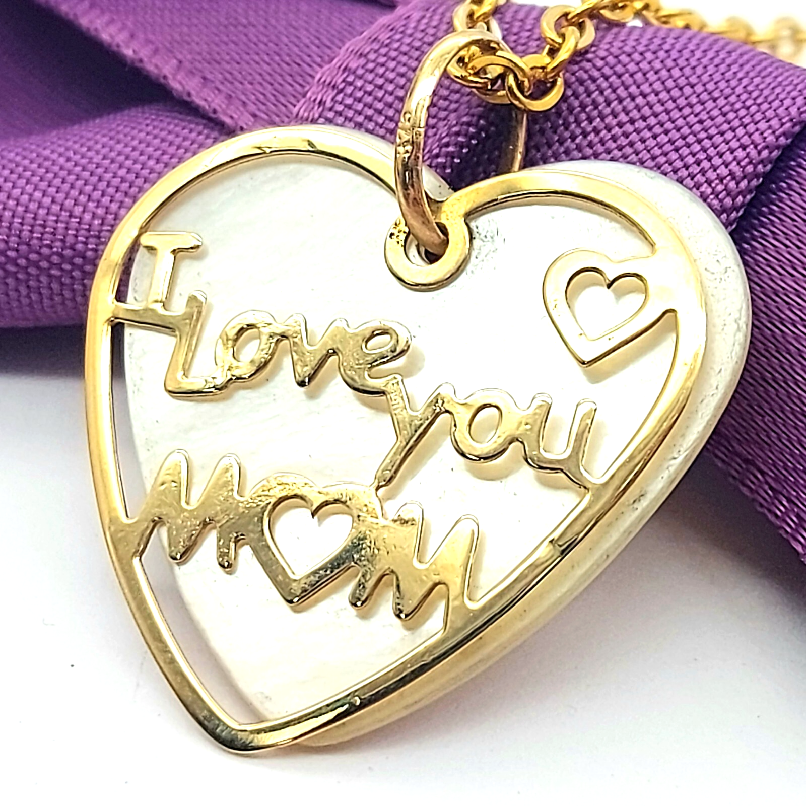Ladies Yellow Gold 9ct (375,9K) 'I Love You Mom' Mother of Pearl Heart Pendant