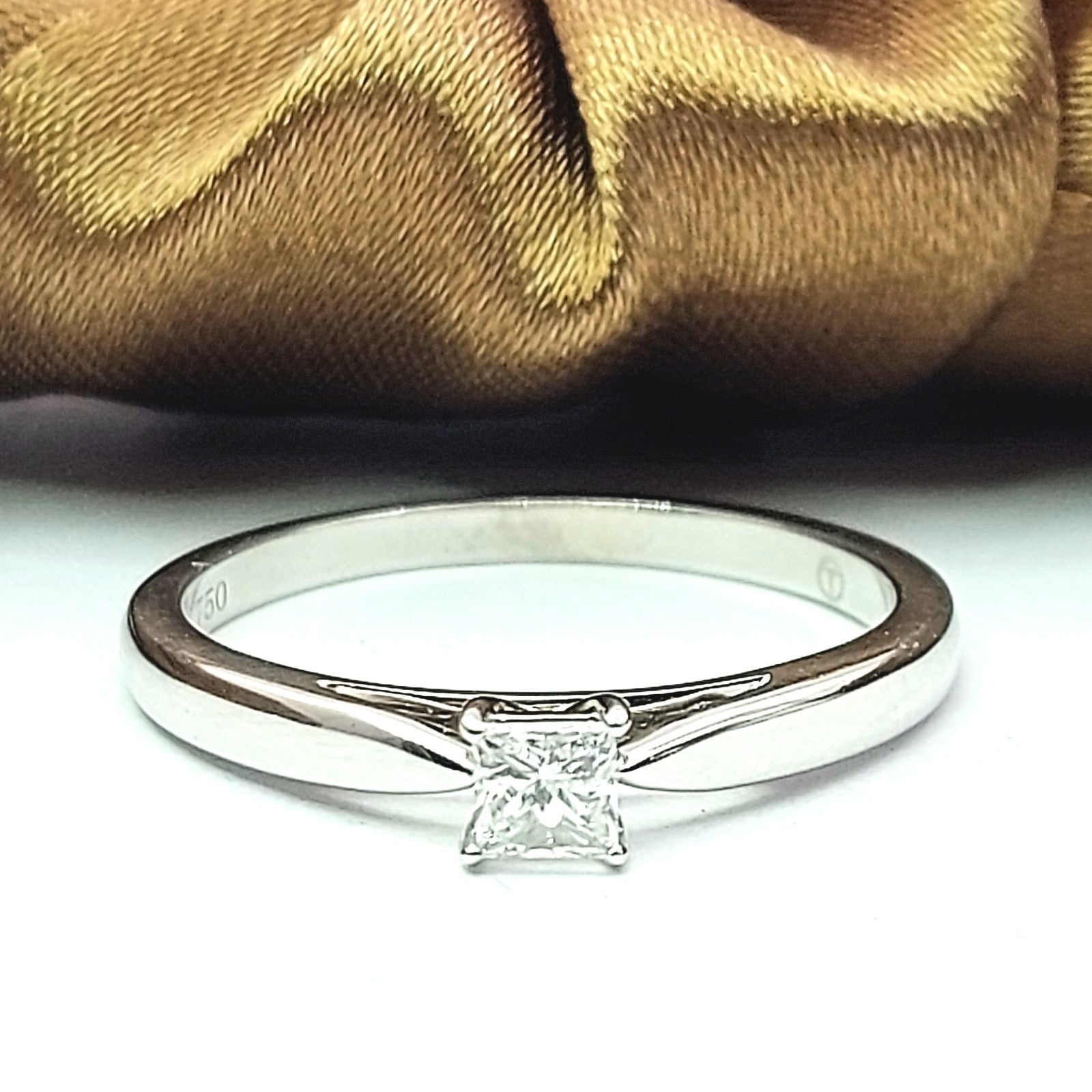 Ladies White Gold 18ct (750, 18k) Princess Cut Natural Diamond (25pts) Ring