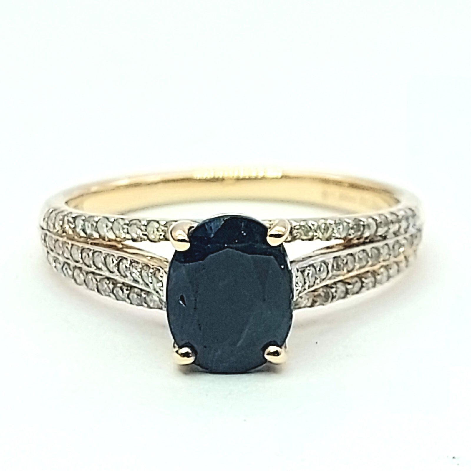 Ladies Yellow Gold 14ct (585, 14K) Dark Blue Oval Sapphire & Diamonds Dress Ring
