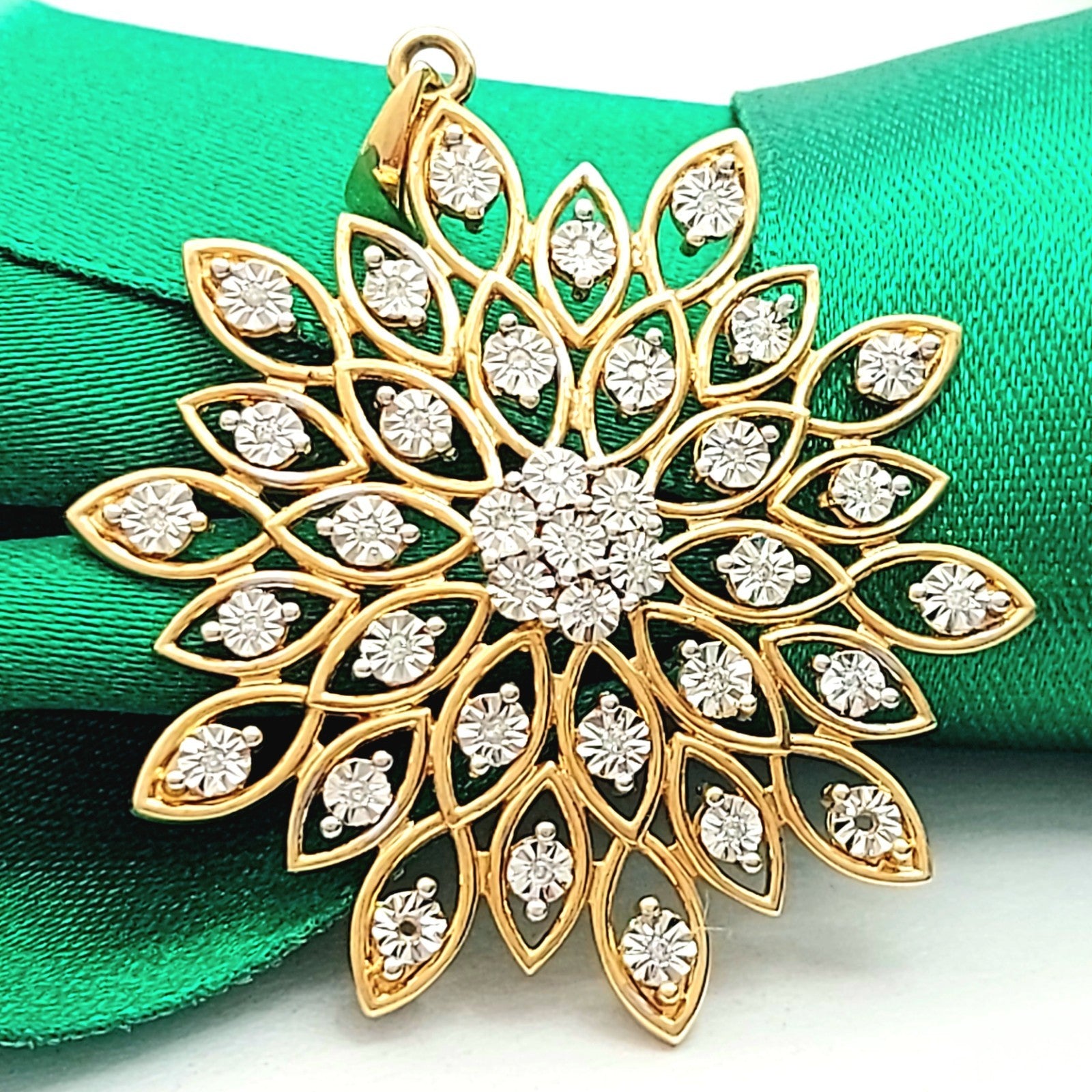 Ladies Yellow Gold 9ct (375, 9K) Openwork Floral Burst Natural Diamonds Pendant