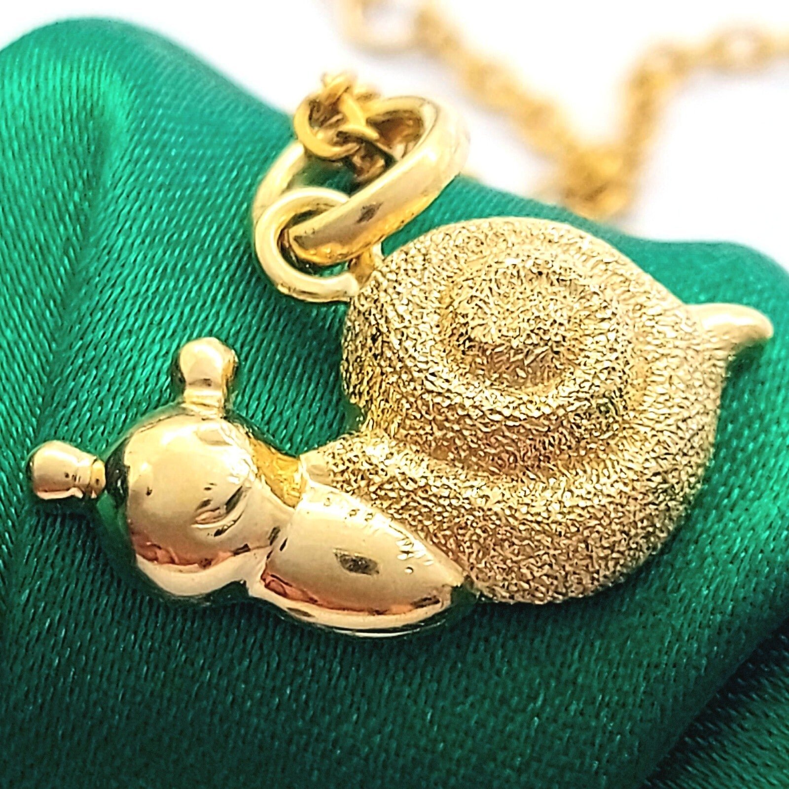 Snail Pendant High Quality Yellow Gold 18ct (750, 18K) Sparkly Mesh Shell