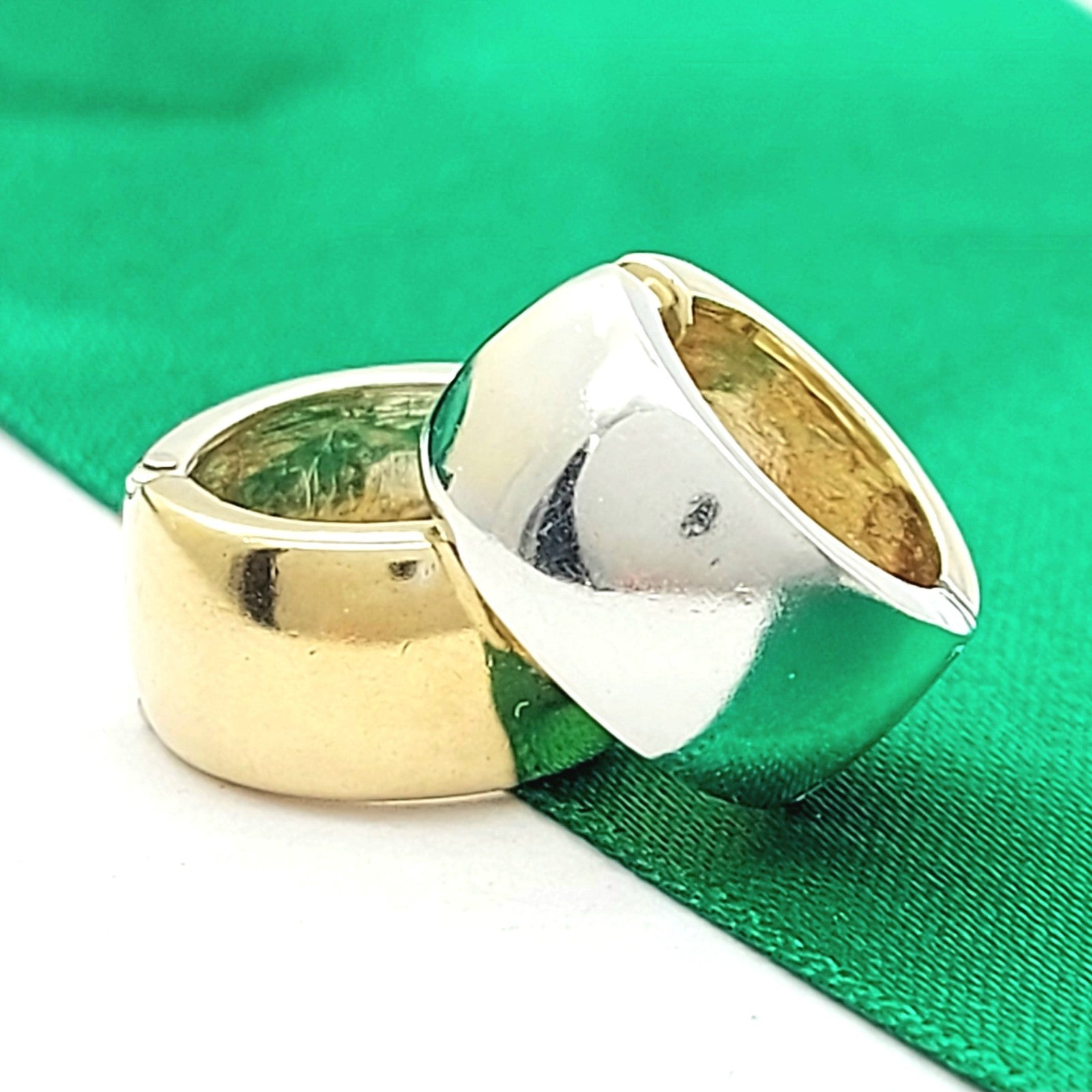 Ladies Two-Tone Gold 9ct (375,9k) Half and Half Small Huggies Earrings