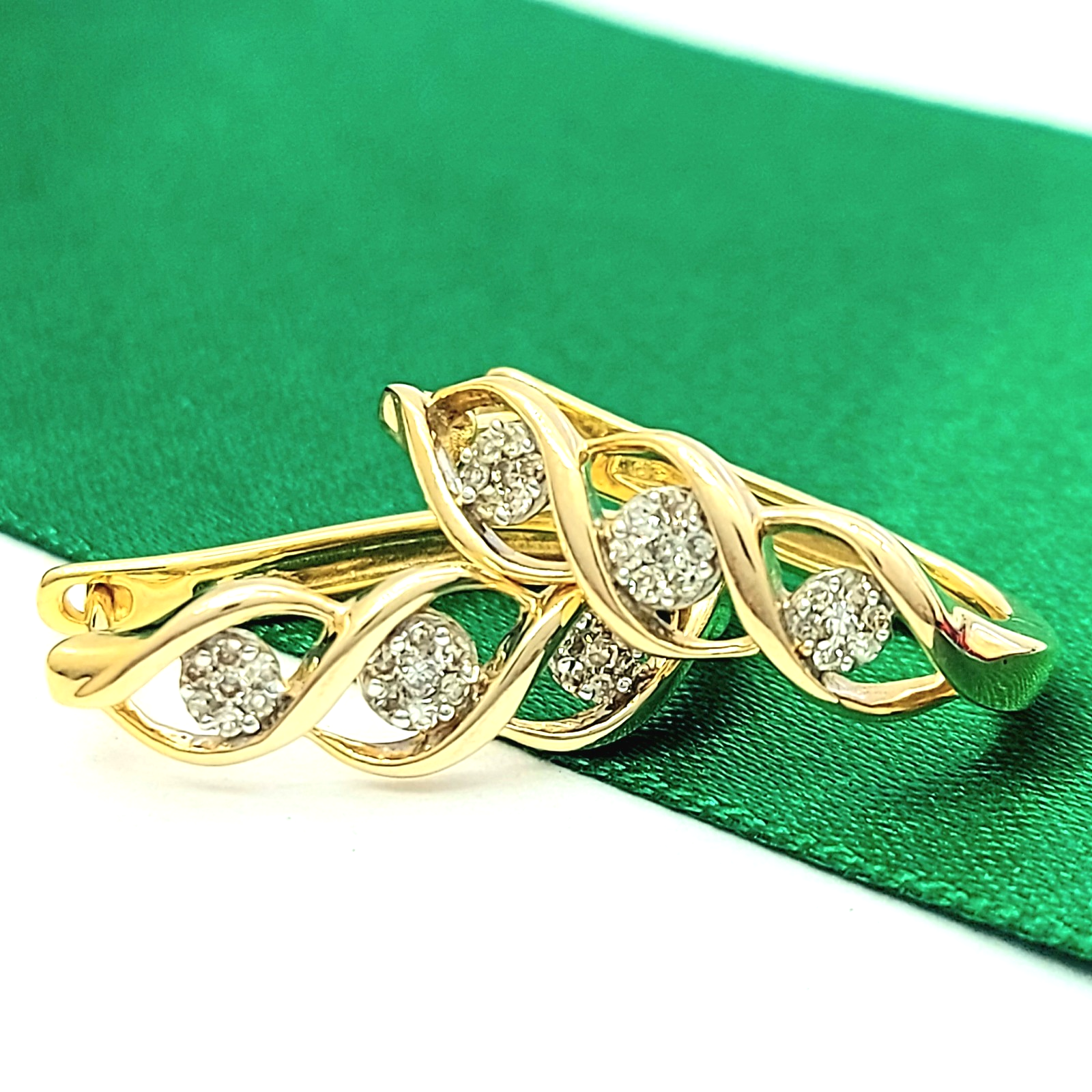 Ladies Earrings Yellow Gold 9ct (375,9K) Triple Swirl Natural Diamond Huggies