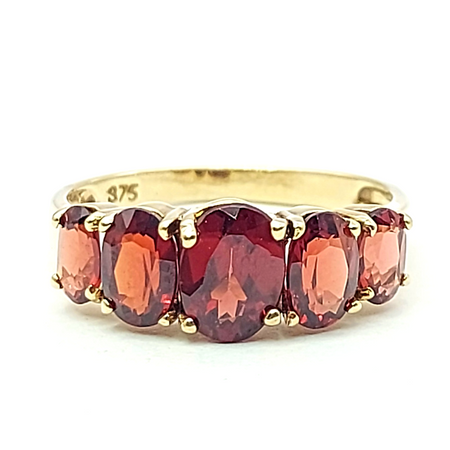 Ladies Yellow Gold 9ct (375, 9K) Oval Natural Garnet January Birthstone Ring