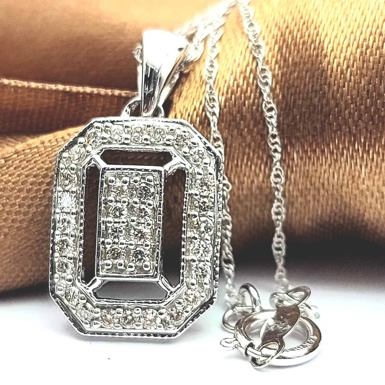 Ladies White Gold 14ct (585,14K) Natural Diamond Baguette Shape Pendant Necklace