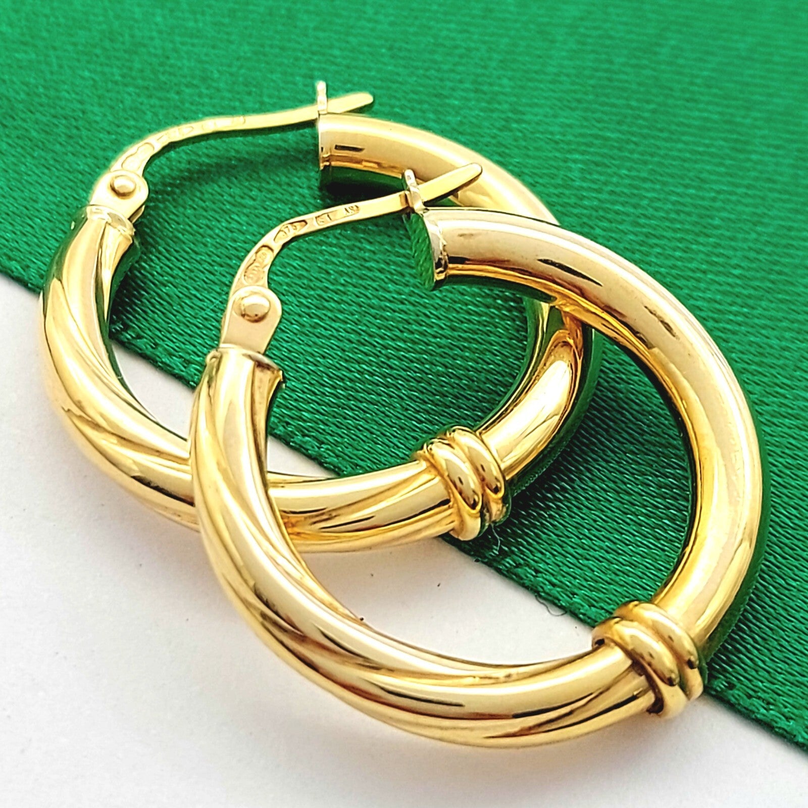 Ladies Yellow Gold 9ct (375,9K) UNOAERRRE Half Plain Half Twist Hoop Earrings