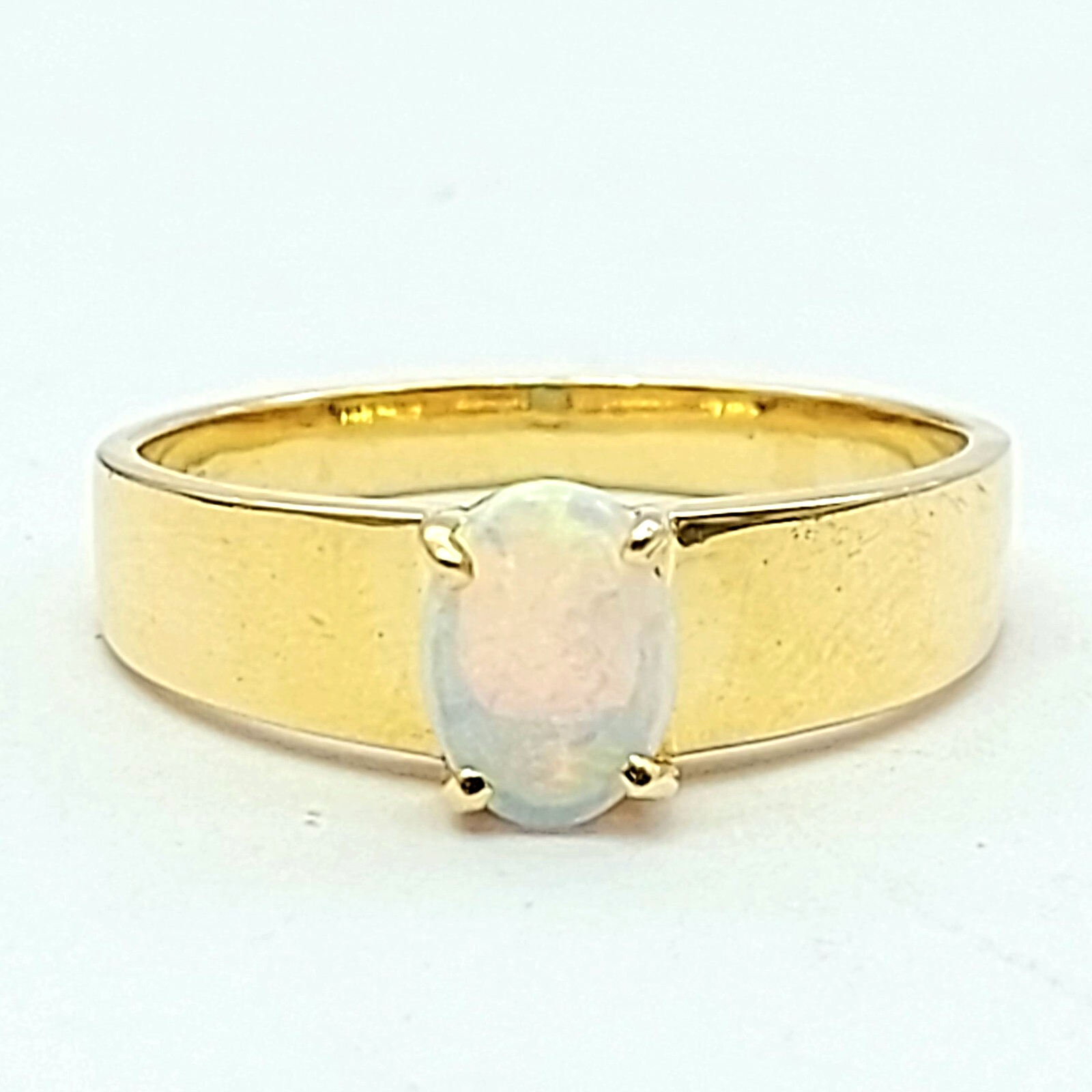 Ladies Yellow Gold 14ct (585, 14k) Solitaire White Oval Opal Ring