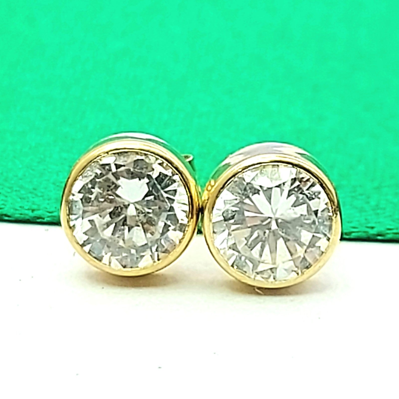 Solitaire Diamantes Round Bezel Studs Yellow Gold 9ct (375, 9k) Earrings
