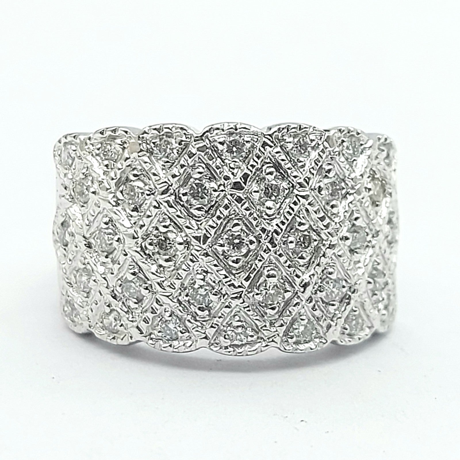 Ladies White Gold 14ct (585, 14K) Crisscross Lace Style Natural Diamonds Ring