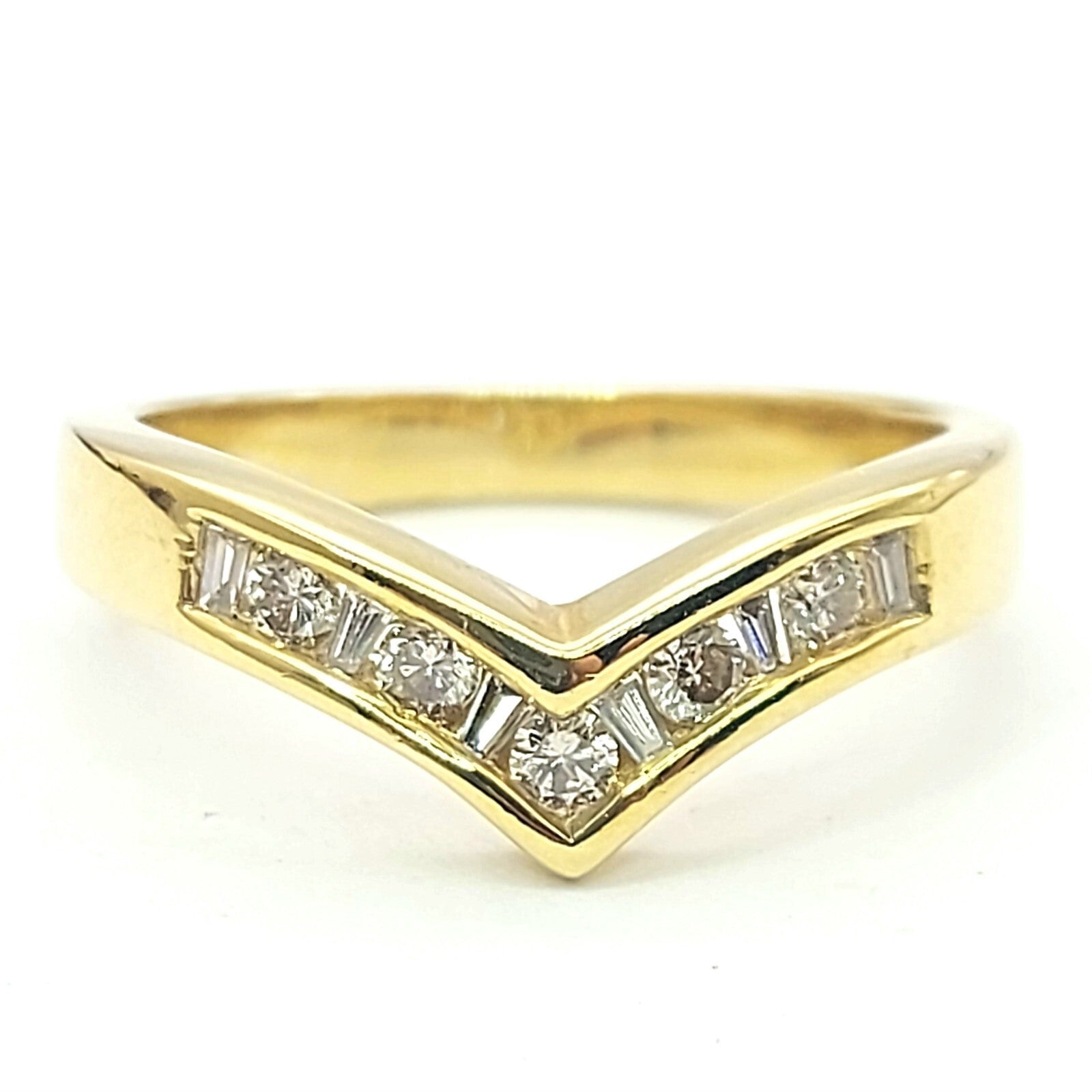 Ladies Yellow Gold 9ct (375,9K) 'V' Shape Curve Channel-Set Diamond (35pts) Ring