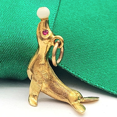 Rare Seal With Rubies Yellow Gold 9ct (375,9k) Handmade High Quality Pendant