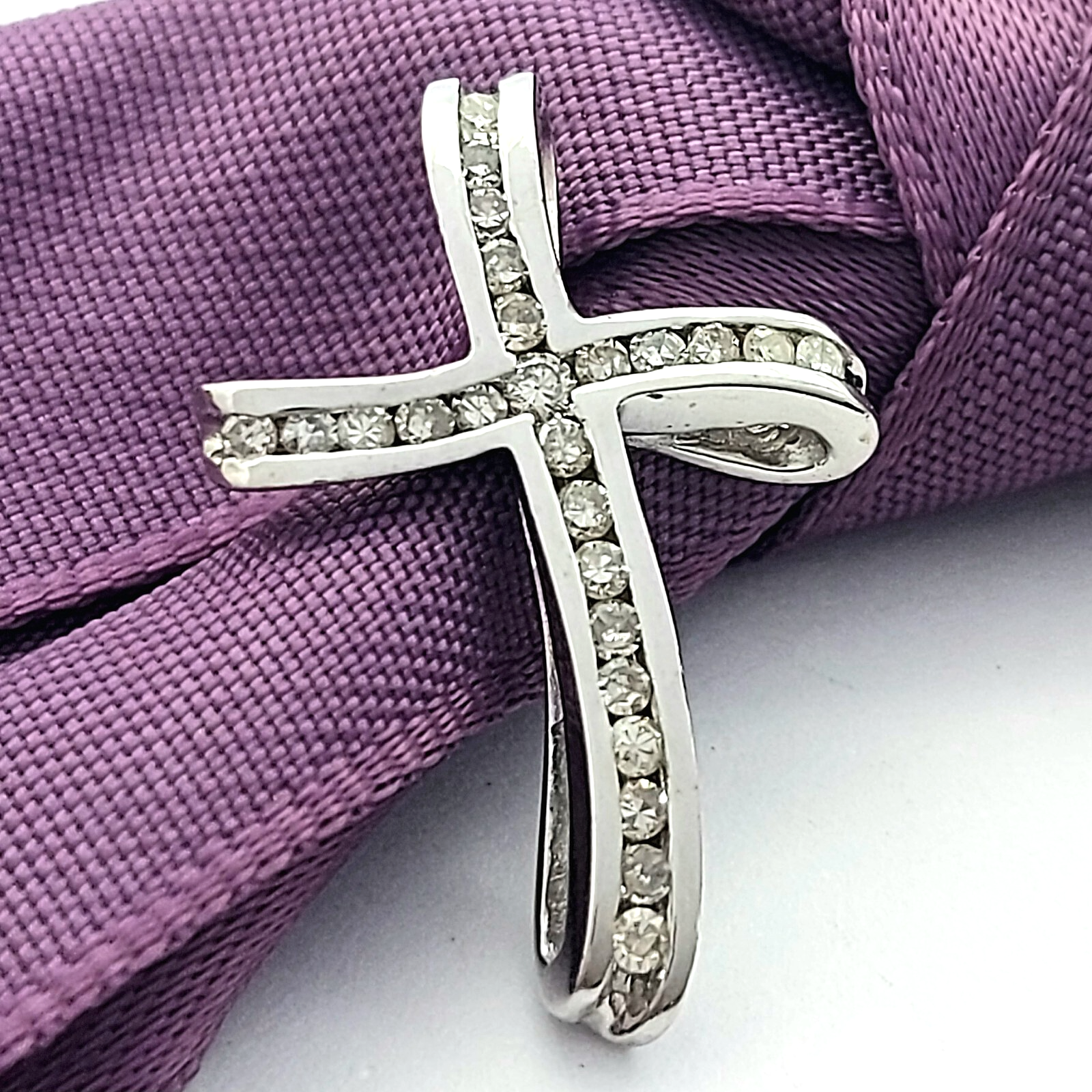 Ladies White Gold 9ct (375, 9K) Rare Swirl Channel-set Diamonds Cross Pendant
