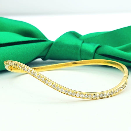 Ladies Yellow Gold 18ct (750, 18K) Unique Wavy Channel-Set Diamantes Bangle