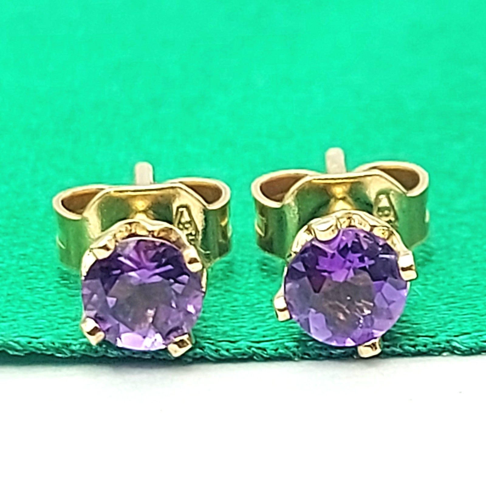 Ladies Yellow Gold 9ct (375, 9k) Solitaire Round Amethyst Stud Earrings