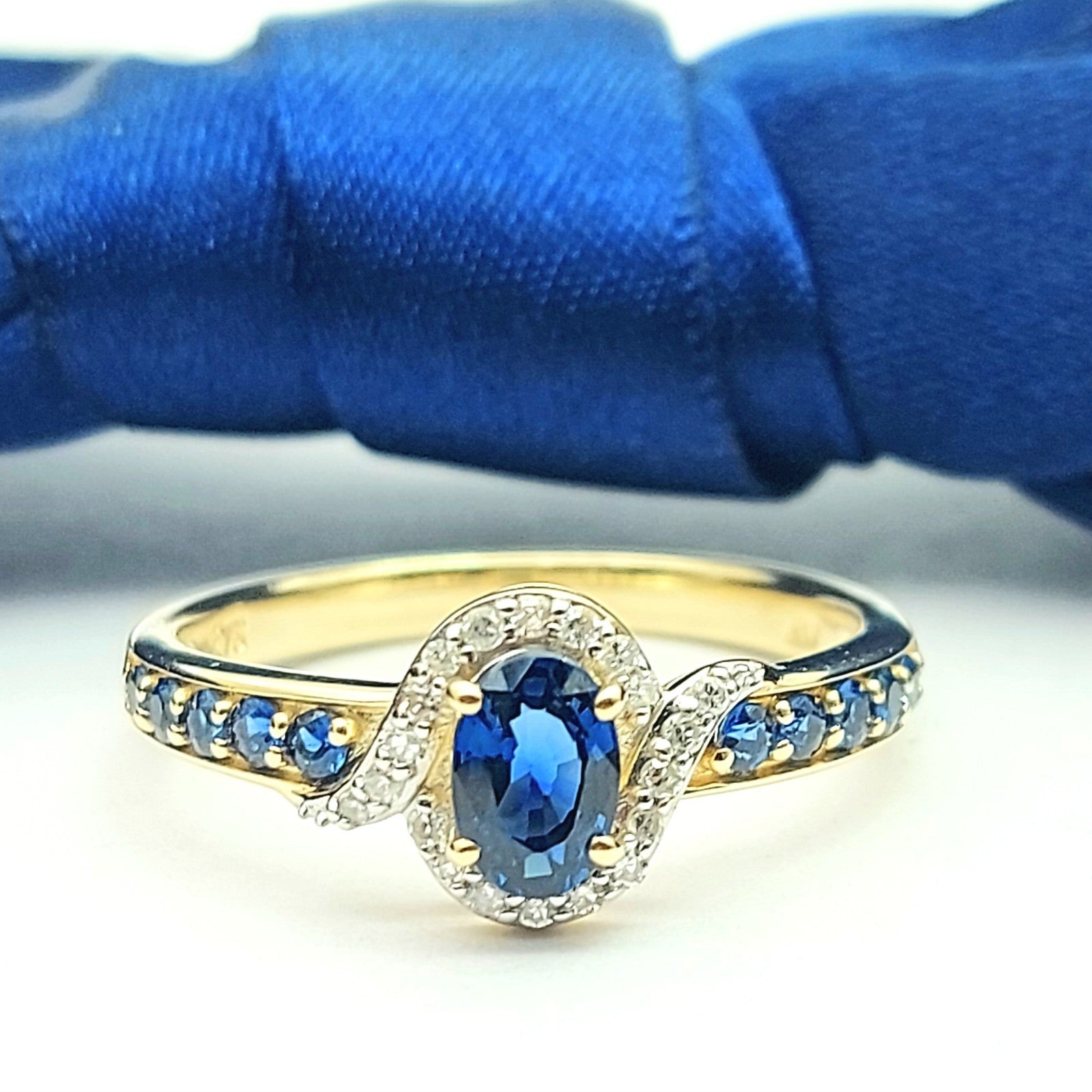 Ladies Yellow Gold 9ct (375, 9K) Natural Oval Sapphire & Diamonds Dress Ring
