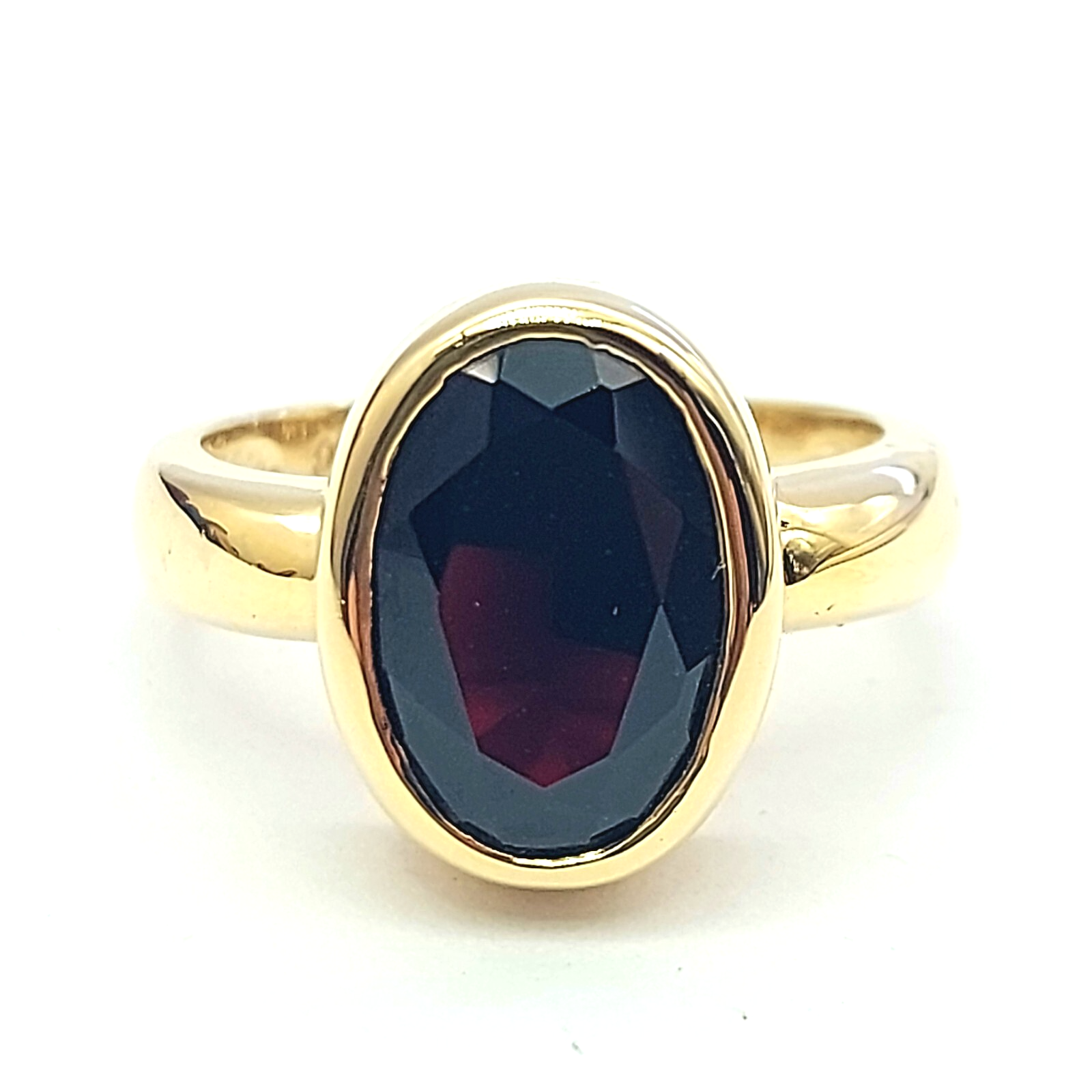 Ladies Yellow Gold 9ct (375, 9K) Large Oval Natural Birth Stone Garnet Ring