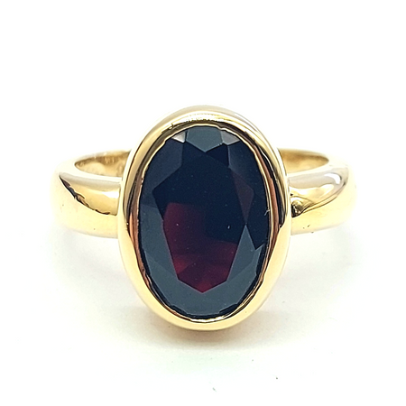 Ladies Yellow Gold 9ct (375, 9K) Large Oval Natural Birth Stone Garnet Ring