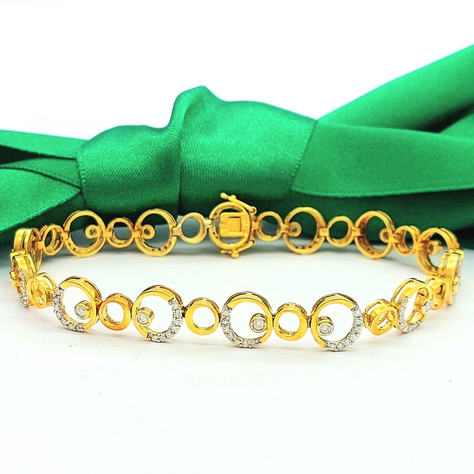 Ladies Yellow Gold 18ct (750, 18k) Natural Diamonds (1ct) Circle Link Bracelet