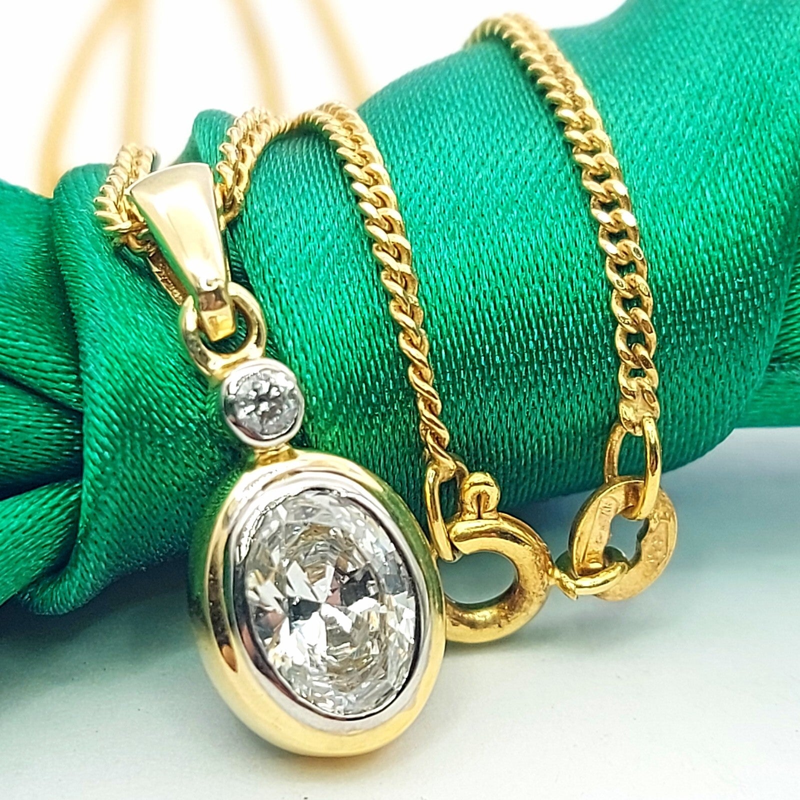 Ladies Yellow Gold 9ct (375, 9K) Oval Bezel Diamante Drop Pendant Necklace