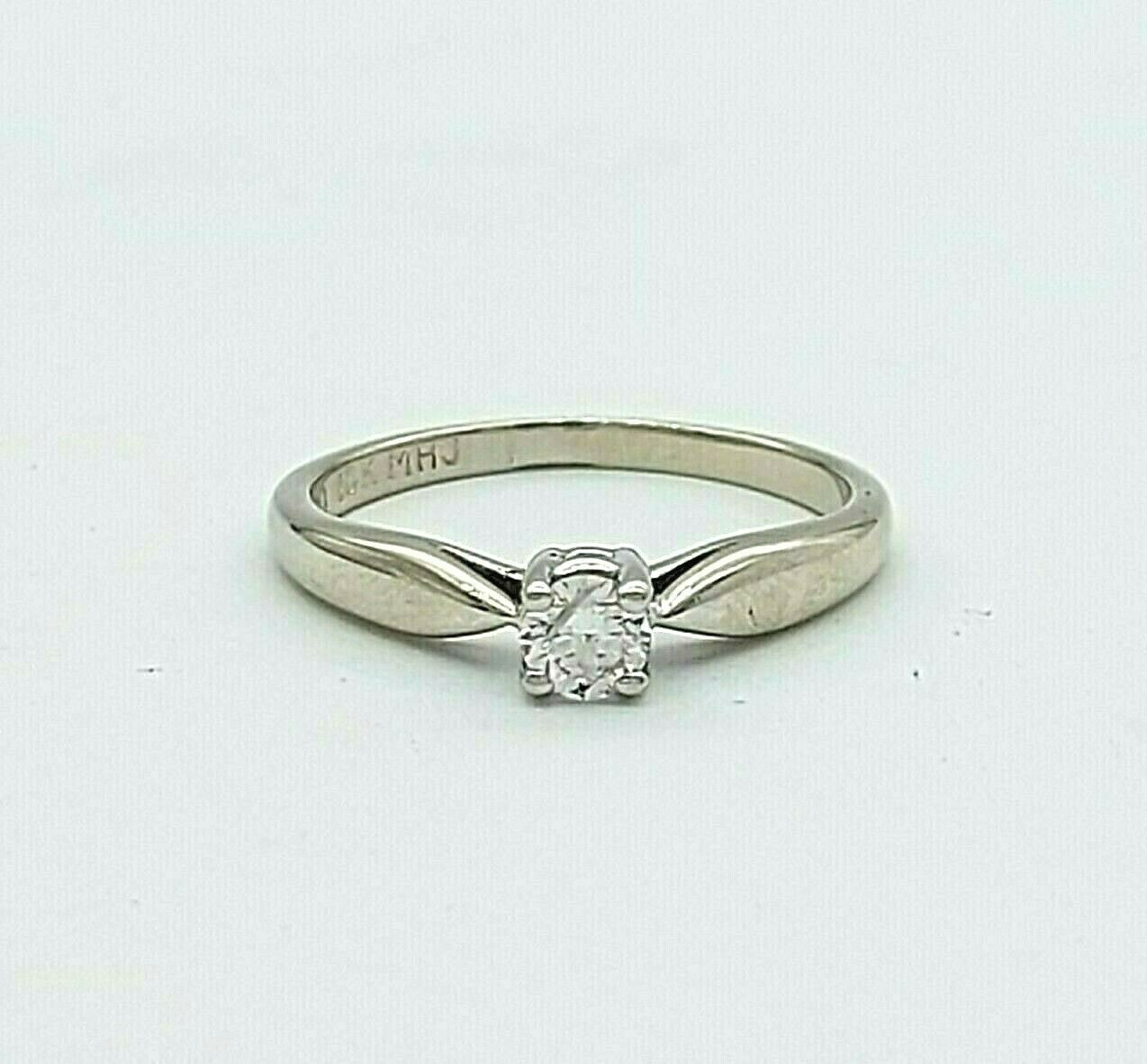 Ladies 10ct (417,10K) White Gold Natural (20pts) Michael Hill Diamond Dress Ring