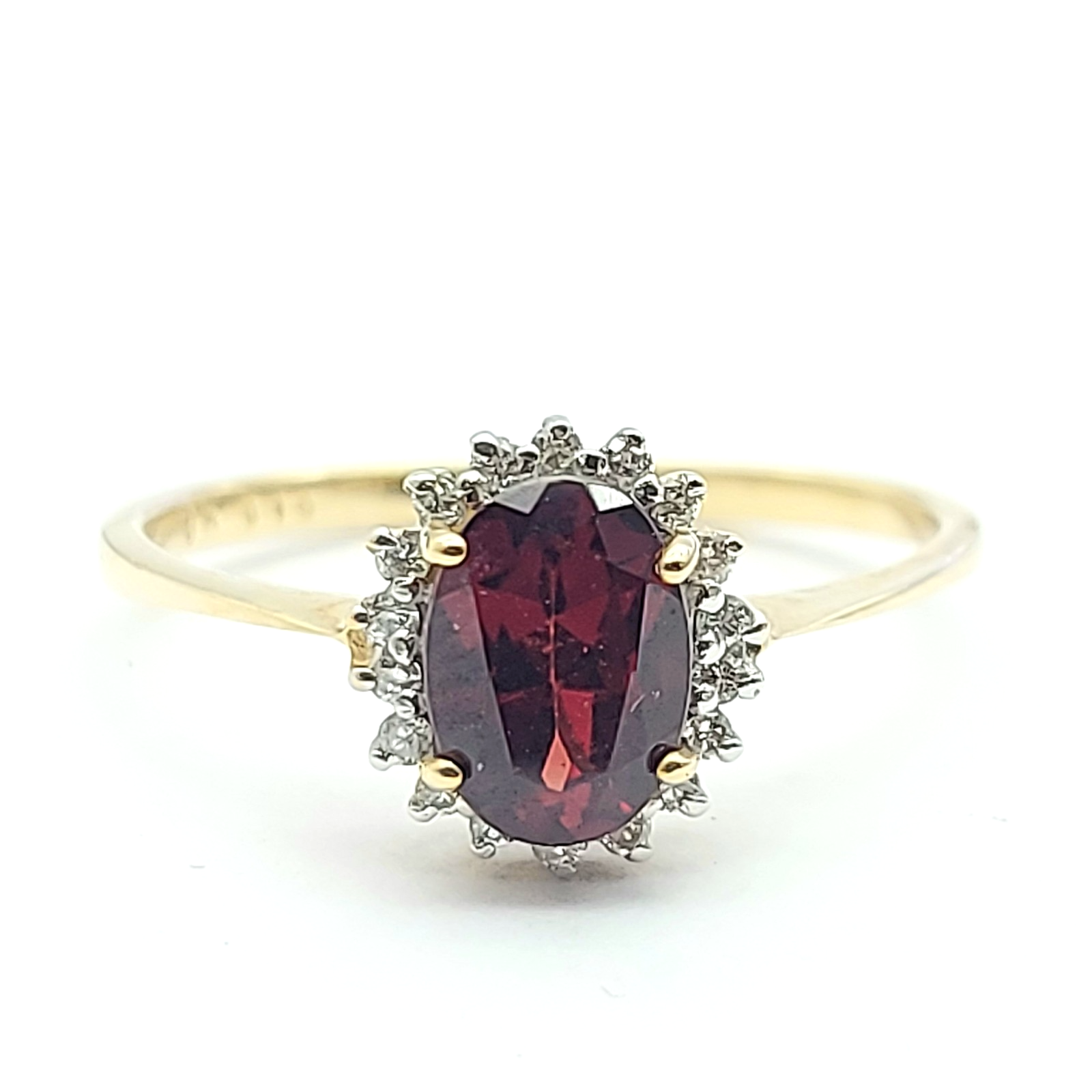 Ladies Yellow Gold 9ct (375, 9K) Oval Natural Birth Stone Garnet & Diamonds Ring