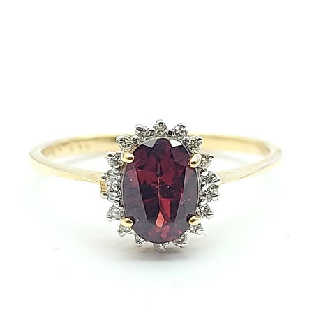 Ladies Yellow Gold 9ct (375, 9K) Oval Natural Birth Stone Garnet & Diamonds Ring