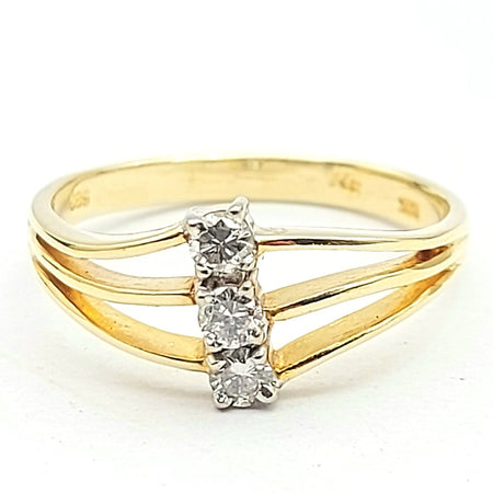 Ladies Yellow Gold 14ct (585, 14K) 3 Natural Diamonds (15pts) Split Shank Ring