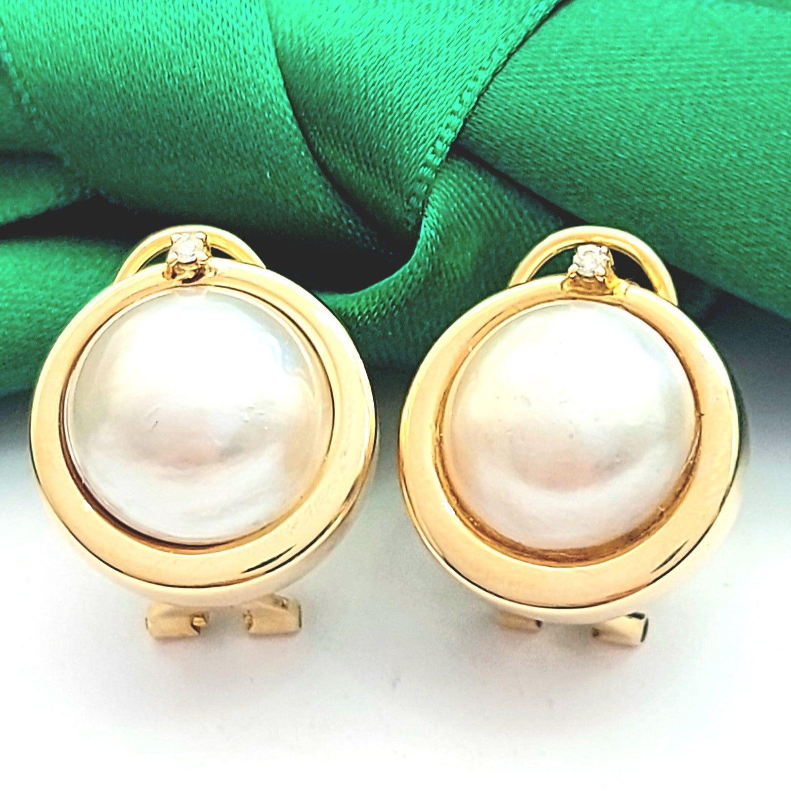 Ladies 14ct (585, 14K) Yellow Gold Round Natural Pearl & Diamond Chip Earrings