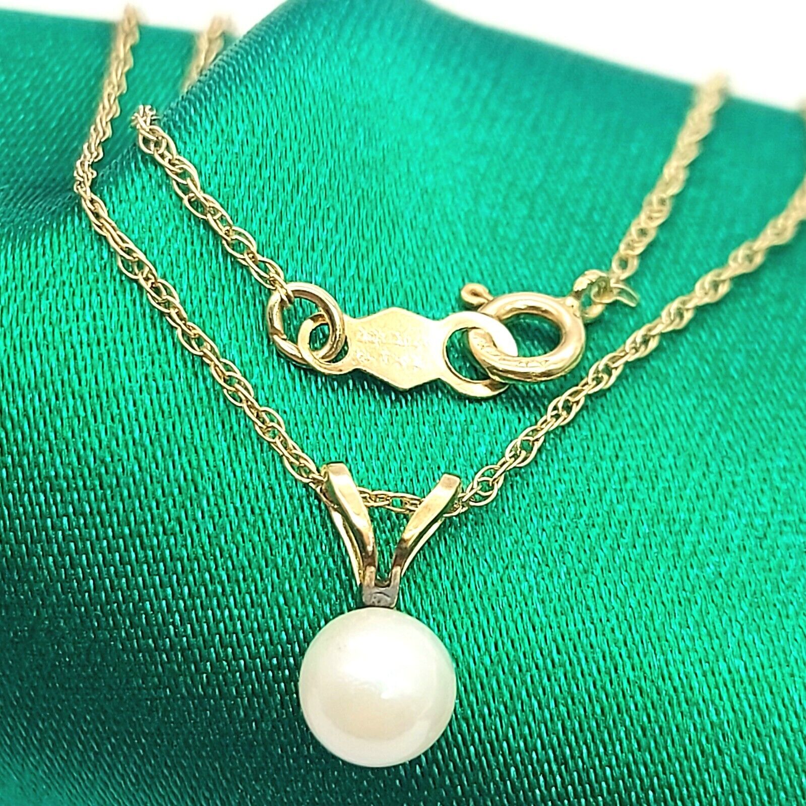 Ladies Yellow Gold 14ct (585, 14k) Petite Freshwater Pearl Pendant Necklace
