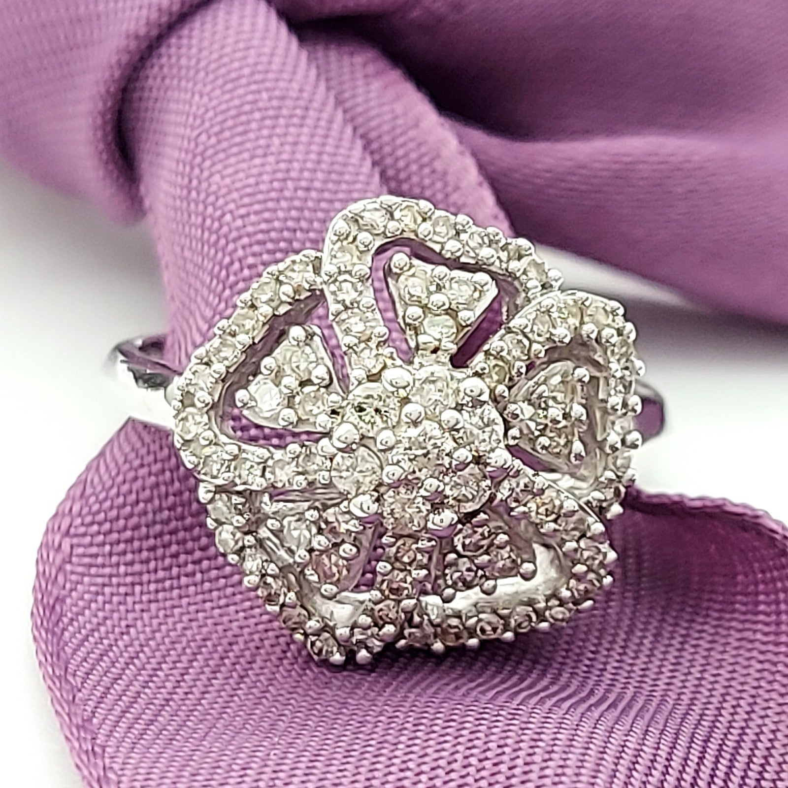 Ladies White Gold 10ct (417, 10K) Natural 0.54ct Diamonds Windmill Flower Ring