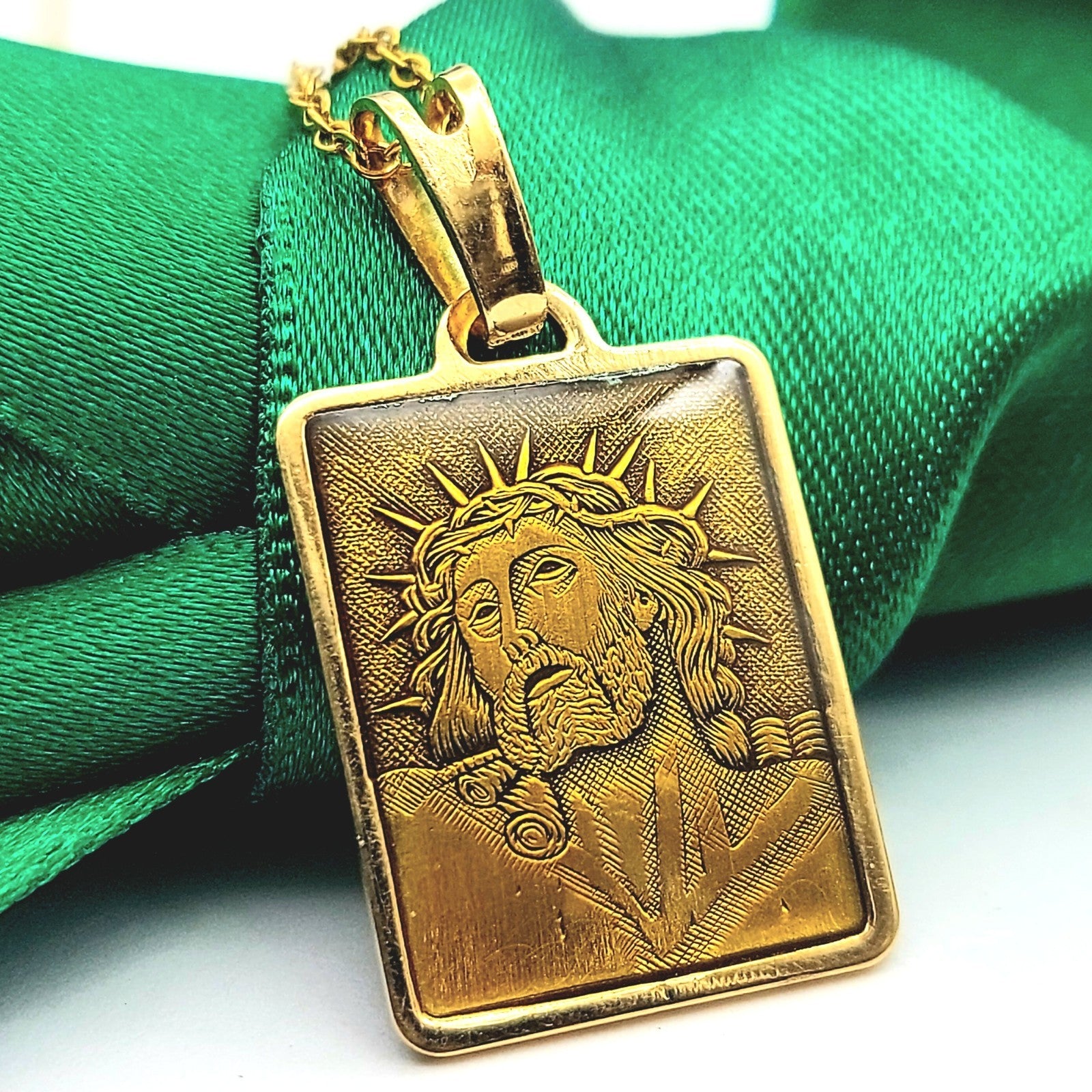 Jesus Christ Religious Yellow Gold 18ct (750, 18K) Rectangle Enamel pendant
