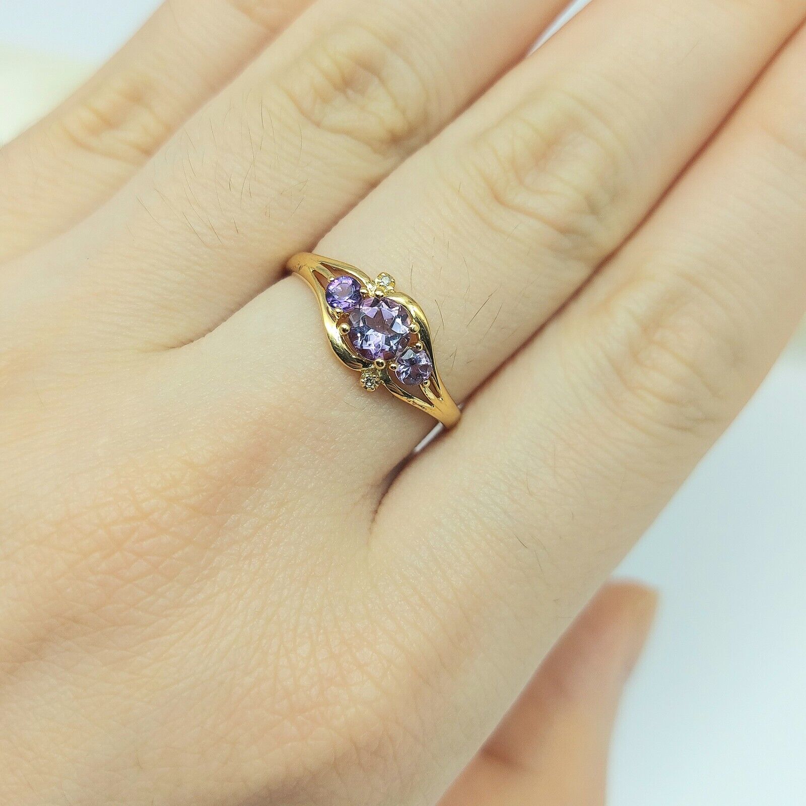 Ladies Yellow Gold 9ct (375, 9k) Rare Unique Amethyst & Diamonds Chips Ring
