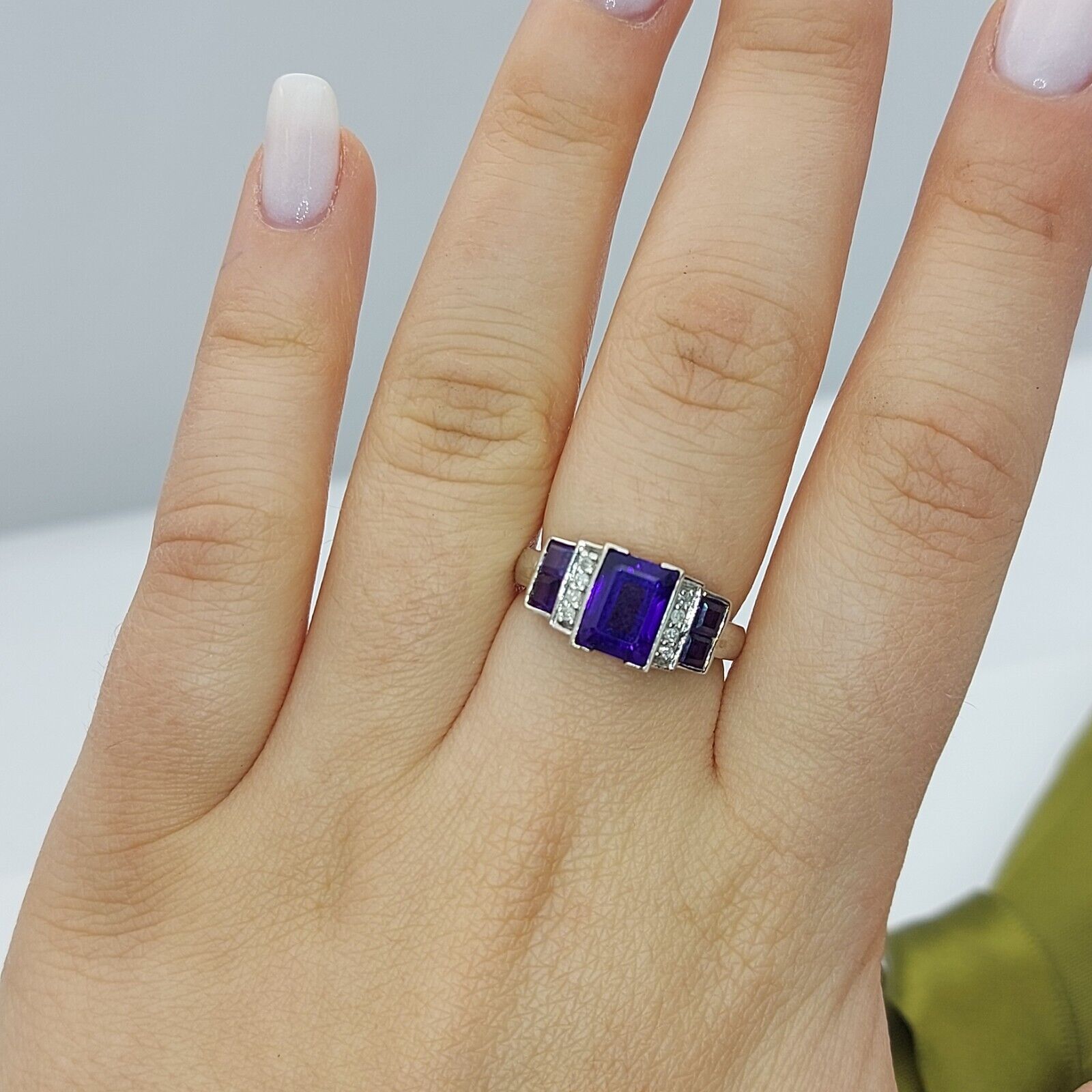 Ladies Ring 9ct (375, 9K) White Gold Natural Amethyst & Diamond(8pts) Dress Ring