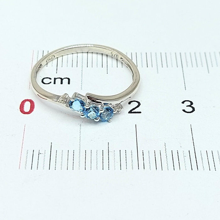 Ladies White Gold 9ct (375,9k) Unique 3-Stone Topaz & Natural Diamond Chip Ring