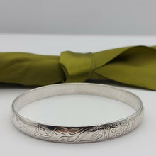 Load image into Gallery viewer, 925 Sterling Silver Unique Filigree Thick Patterned Bangle
