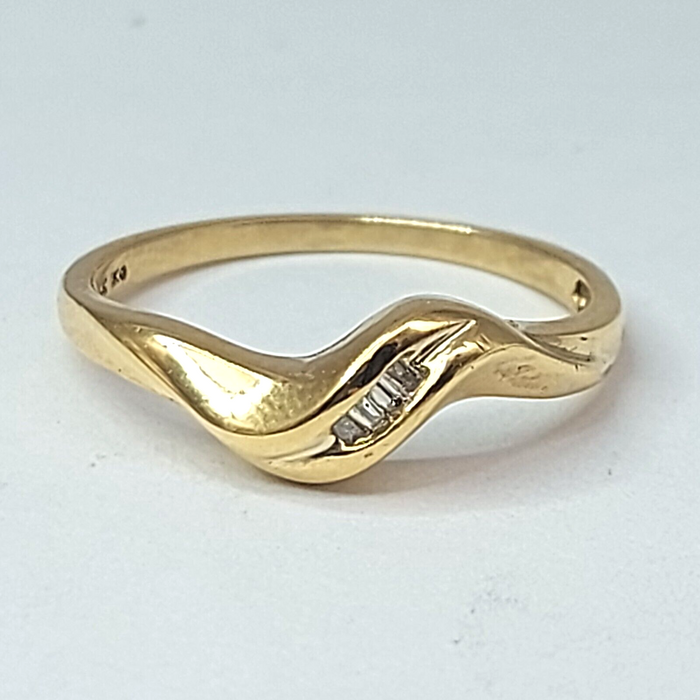 Ladies Ring 9ct (375, 9K) Yellow Gold Natural Diamond Baguette Birthstone Ring