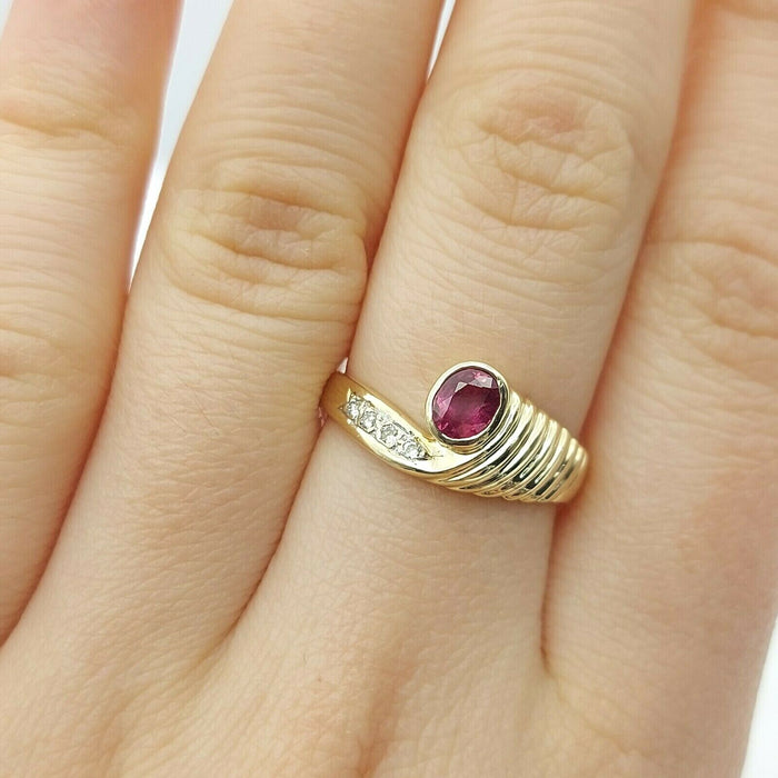 Ladies Ring 9ct (375, 9K) Yellow Gold Natural Ruby & Diamond Dress Ring