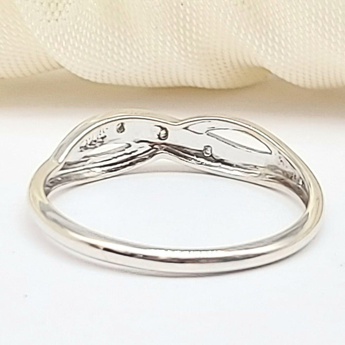 Ladies White Gold 9ct (375,9k) Unique Infinity Style Natural Diamond Chips Ring