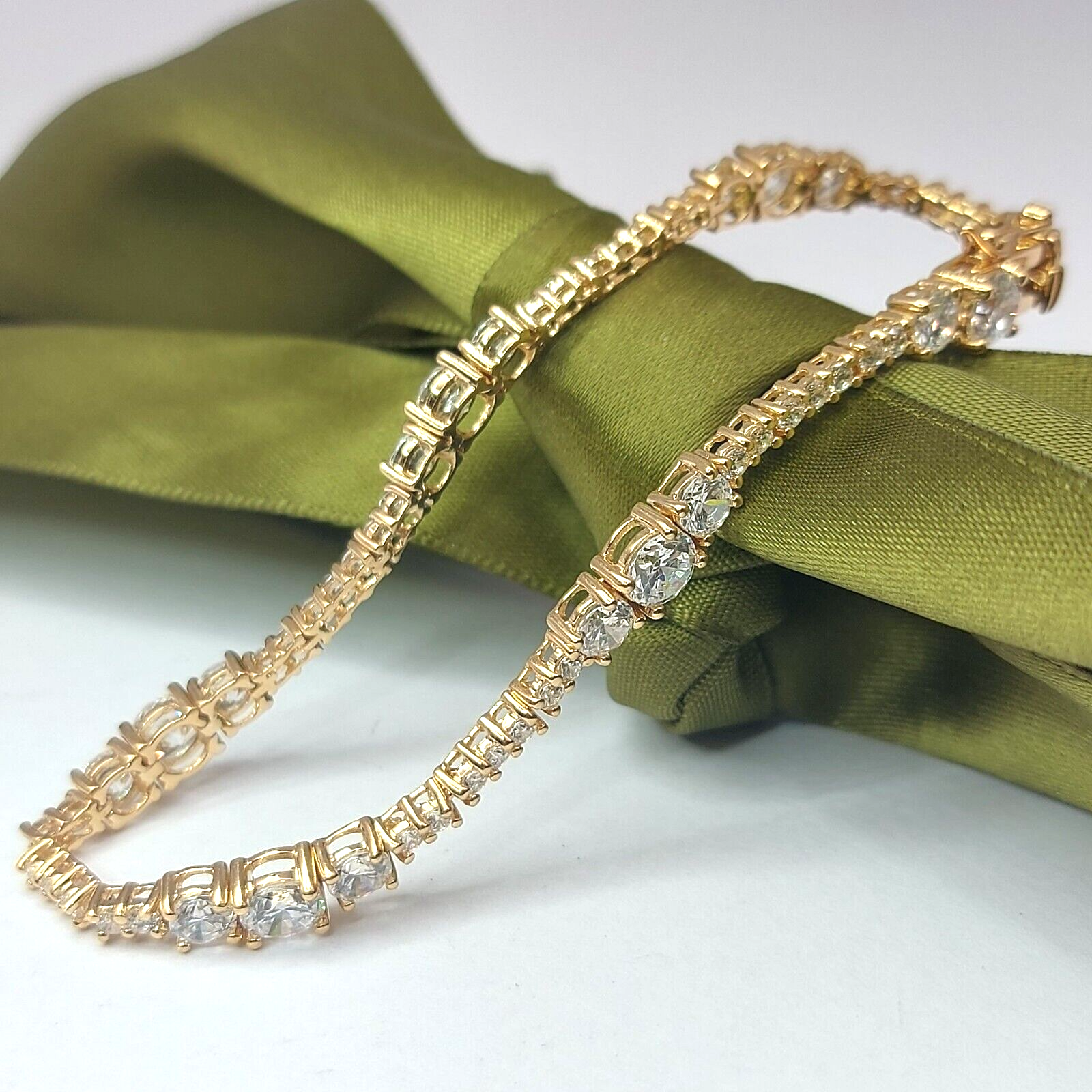 Ladies Bracelet 14ct (585, 14K) Yellow Gold Graduated Diamantes Tennis Bracelet