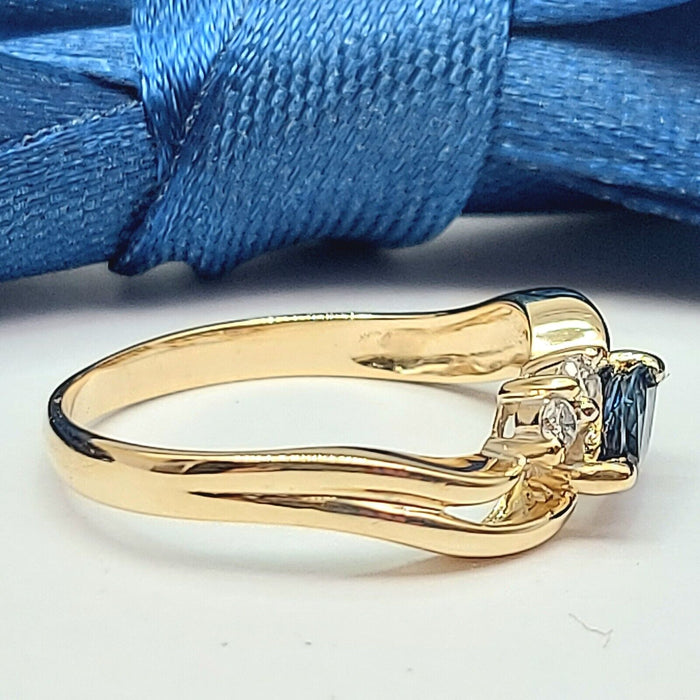Ladies Yellow Gold 14ct (585,14k) Natural Sapphire & Diamonds (12pts) Dress Ring