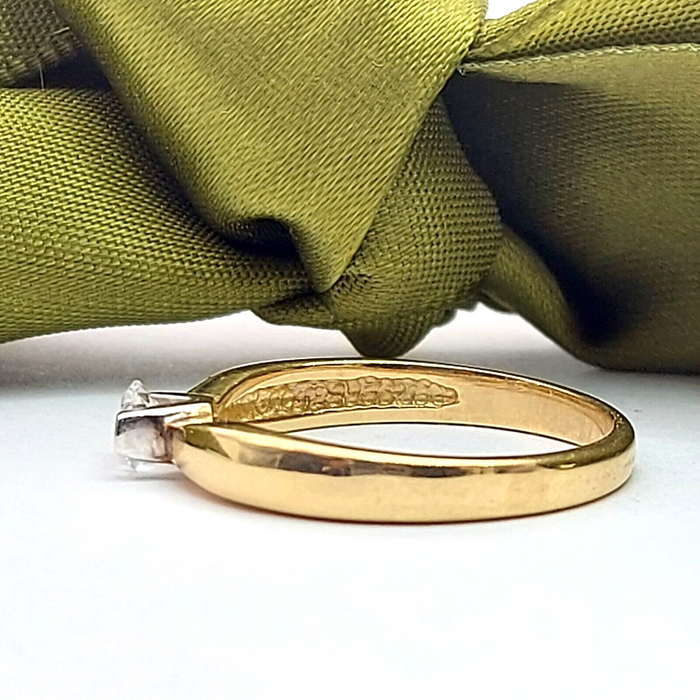 Ladies Ring 9ct (375, 9K) Yellow Gold Diamante Engagement Ring