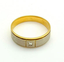 Load image into Gallery viewer, Ladies 9ct (375,9K) Yellow &amp; White Gold Natural Princess Diamond (0.12ct) Ring
